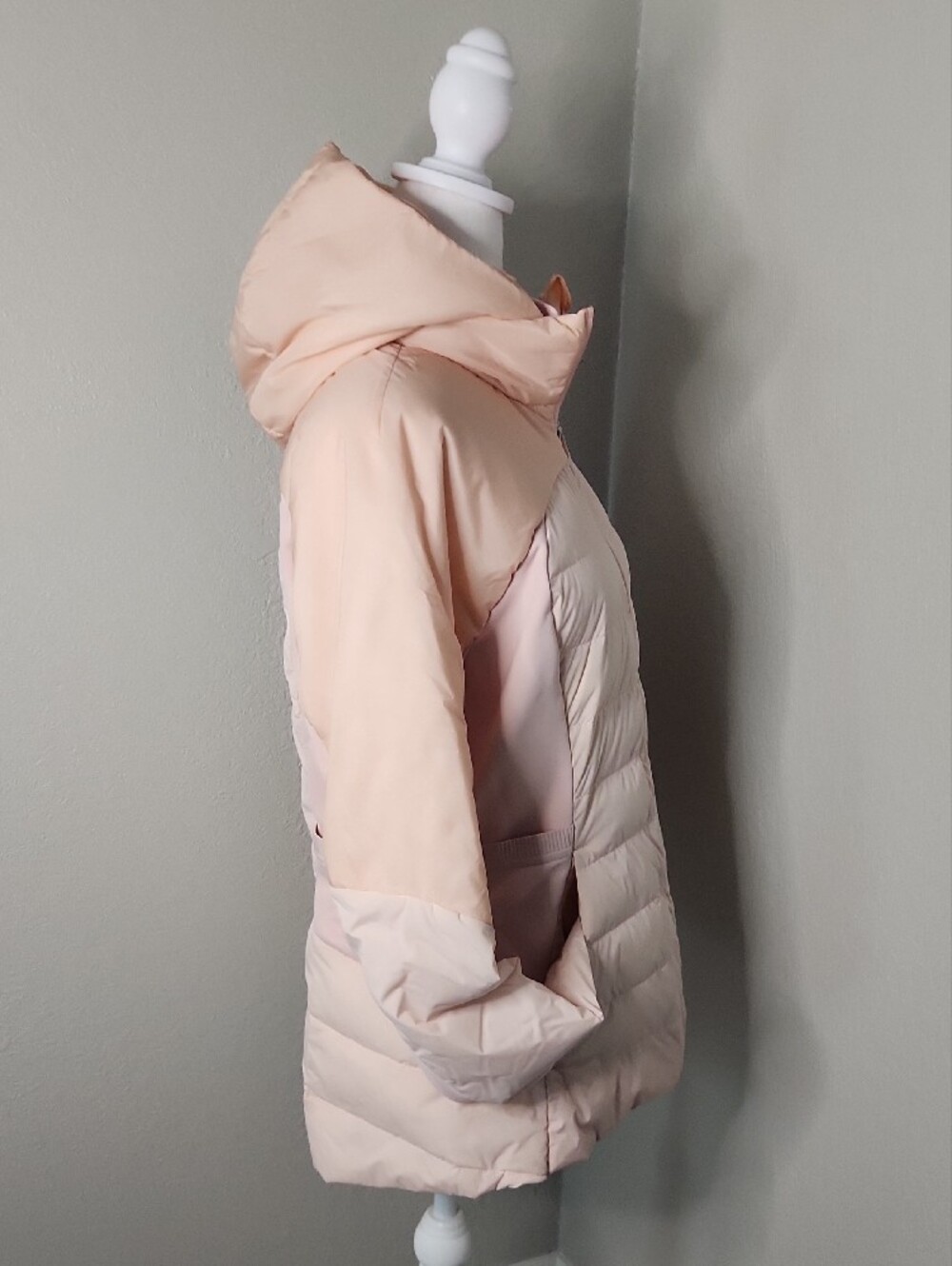 Lululemon Light Pink Hooded Puffer Jacket - Women - Picture 7 of 16